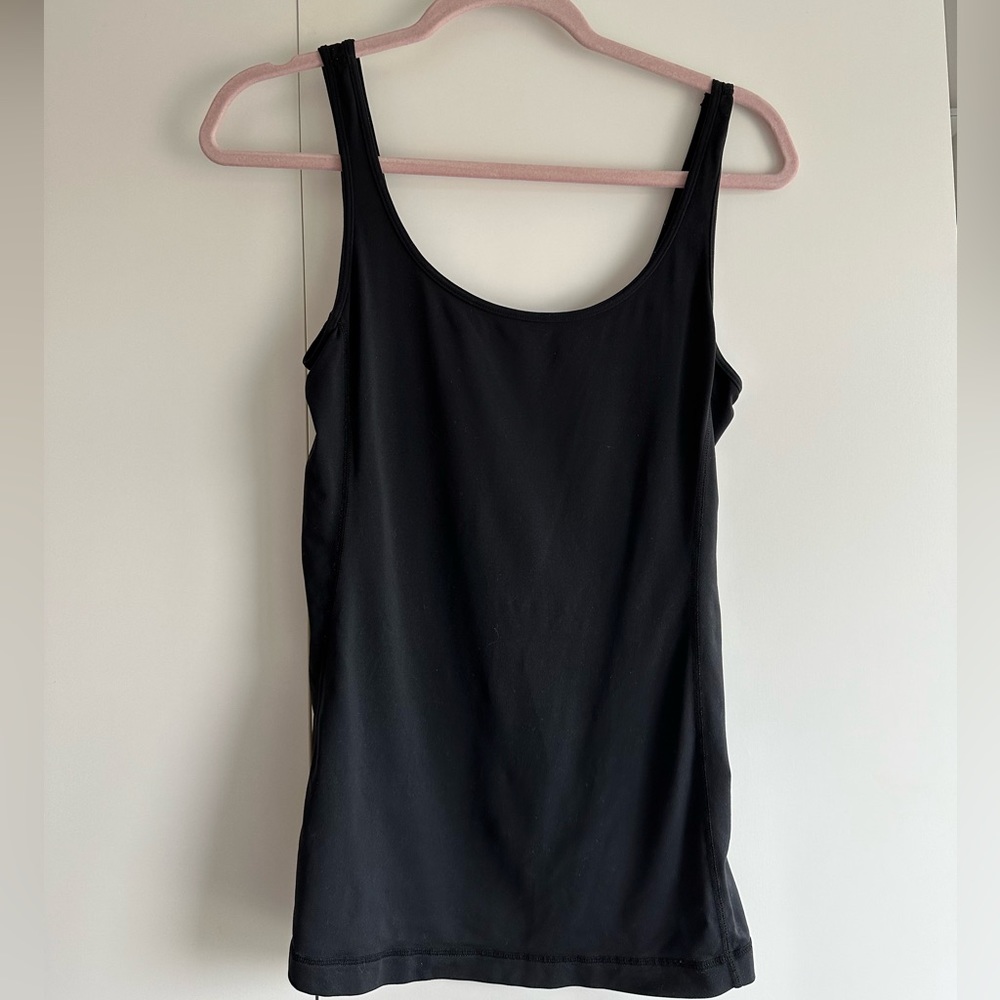 Black Lululemon tank